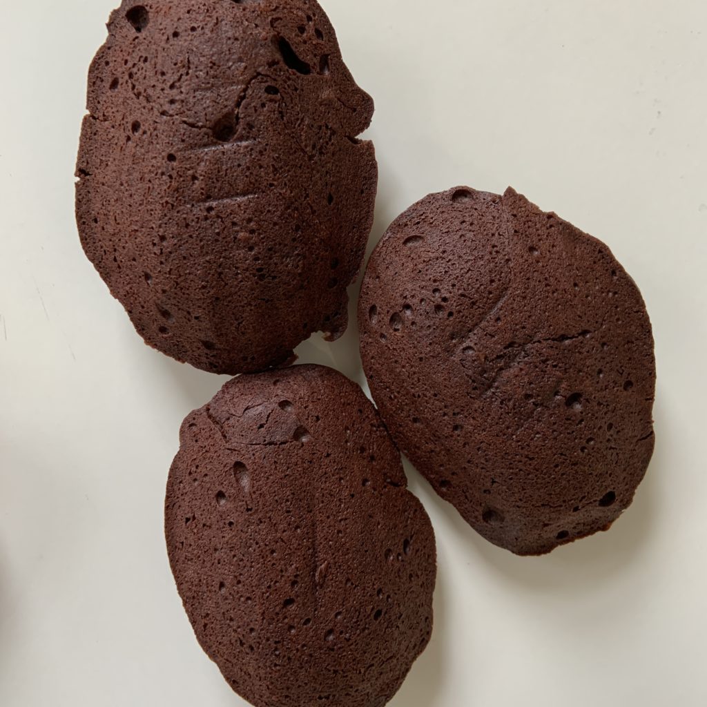 Chocolate madeleines (back)